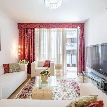 아파트 Homey With Ac And Balcony