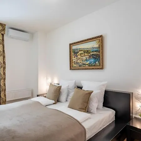 아파트 Homey With Ac And Balcony *