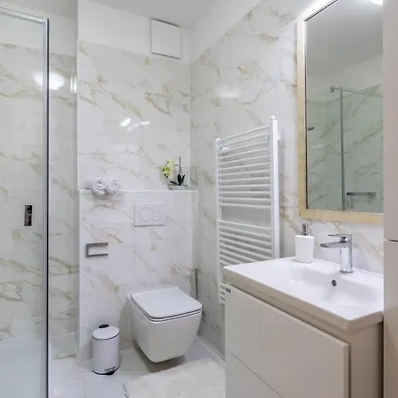 아파트 Homey With Ac And Balcony 부다페스트