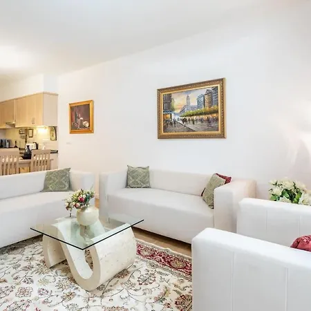 아파트 Homey With Ac And Balcony 부다페스트