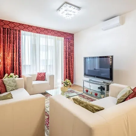 아파트 Homey With Ac And Balcony