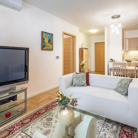 Homey With Ac And Balcony 부다페스트